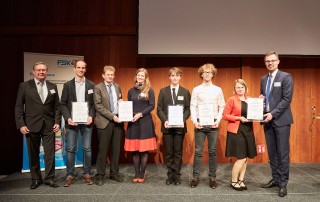 FSK-Innovationspreis Schaumkunststoffe und Polyurethane 2019. V.l. Martin Dietrich (Getzner Werkstoffe), Markus Rottmar (Empa Swiss Federal Laboratories for Materials Science and Technology), Julia Liese und Bert Neuhaus (BASF Polyurethanes), Michael Bettati (Dolfinos AG), Lukas Knorr (Friedrich-Alexander-Universität (FAU) in Erlangen/BMW), Katrin Laumann und Dr. Marc Schürmann (Bomix Chemie).